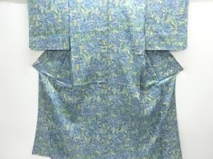 家屋に草花模様小紋着物